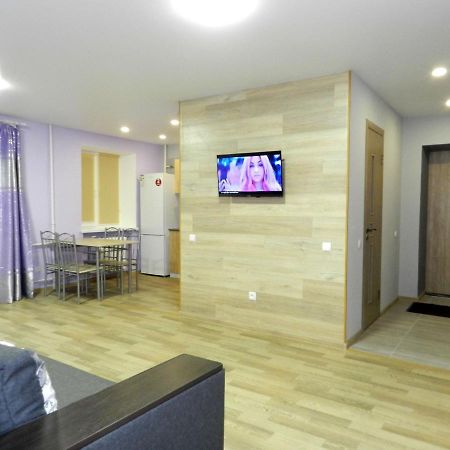 3-Room Apartment Near Inturist On Sobornyi Avenue 156, By Grandhome Zaporizhia Kültér fotó