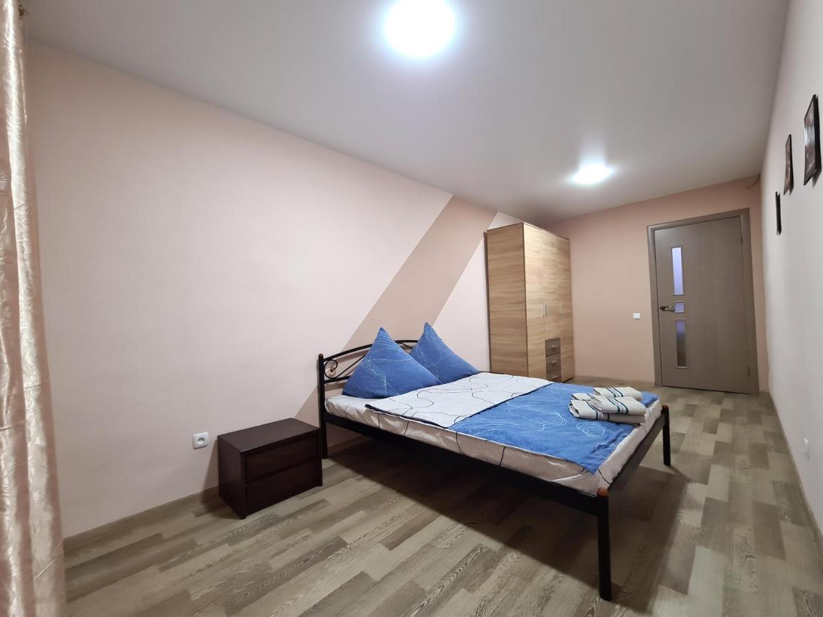 3-Room Apartment Near Inturist On Sobornyi Avenue 156, By Grandhome Zaporizhia Kültér fotó