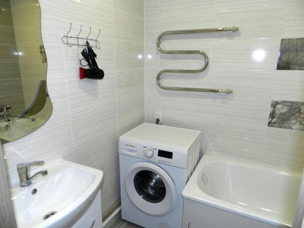 3-Room Apartment Near Inturist On Sobornyi Avenue 156, By Grandhome Zaporizhia Kültér fotó