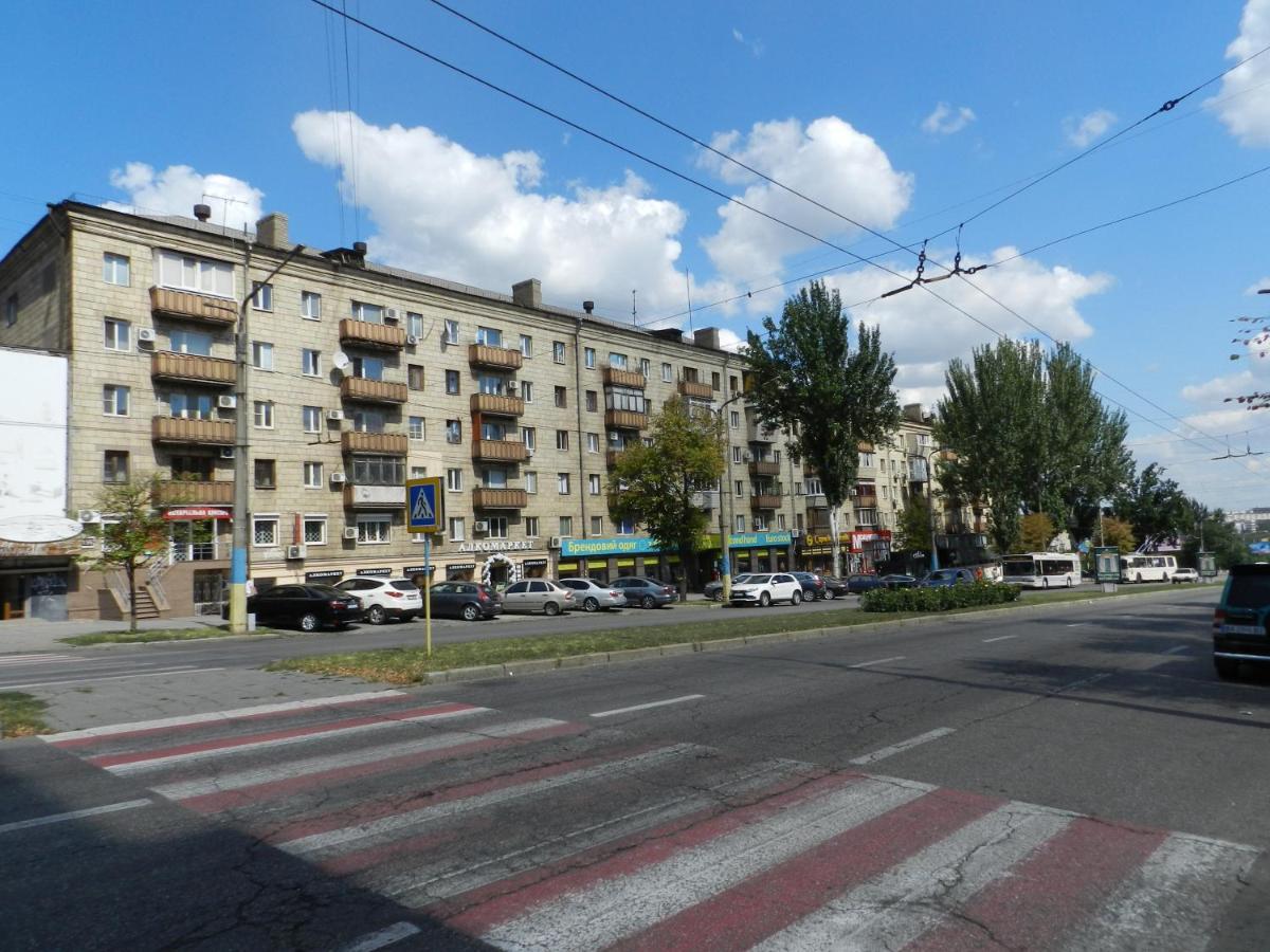 3-Room Apartment Near Inturist On Sobornyi Avenue 156, By Grandhome Zaporizhia Kültér fotó